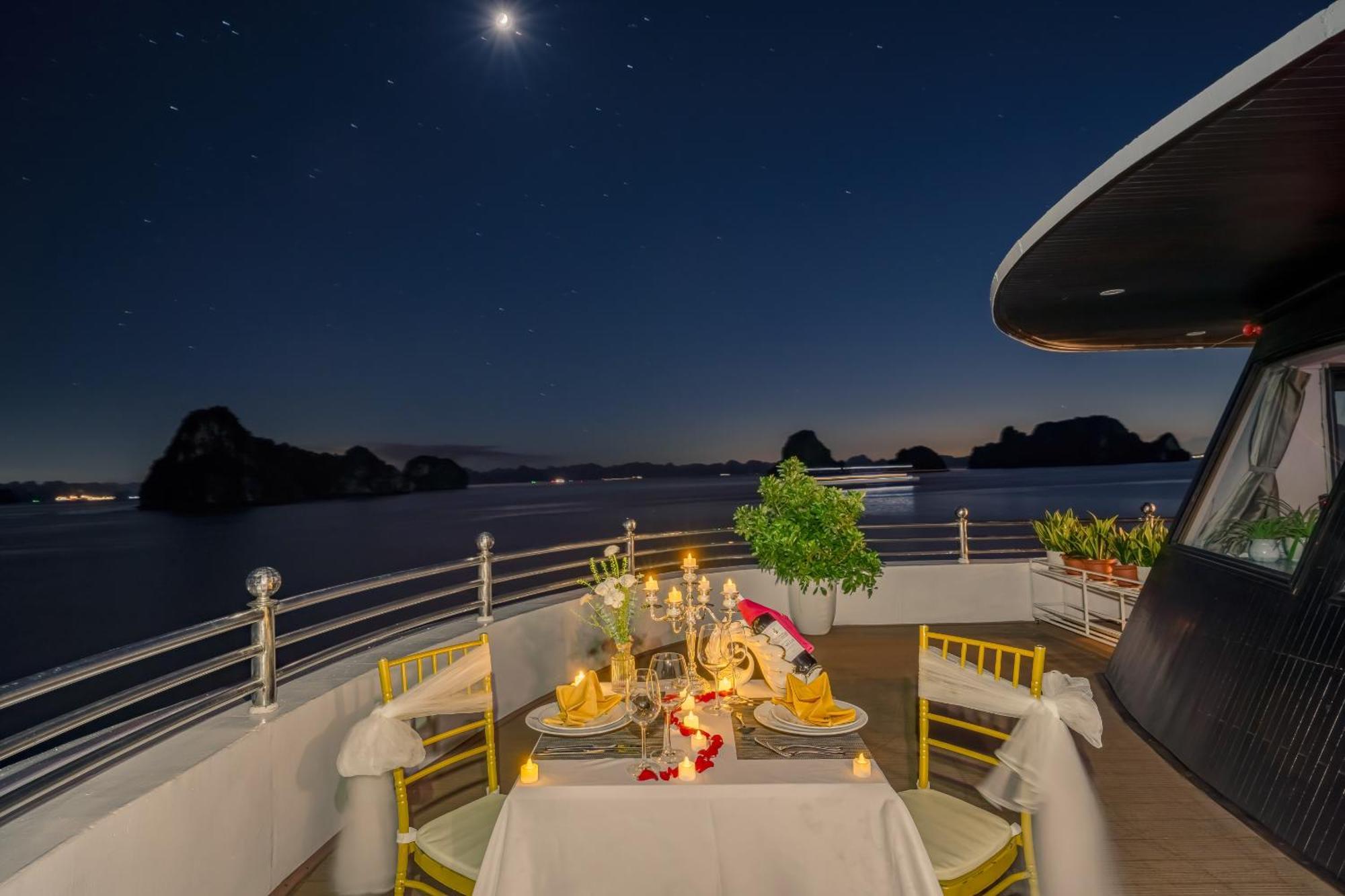 Athena Royal Cruise - Luxury In Halong Bay Hotel Ha Long Exterior photo